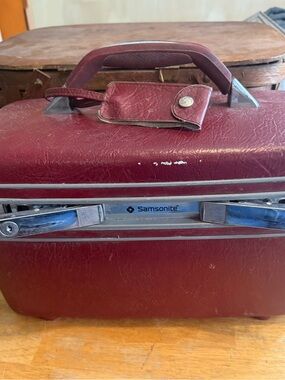 Vintage Samsonite retro Maroon red hard side makeup Travel Train Case